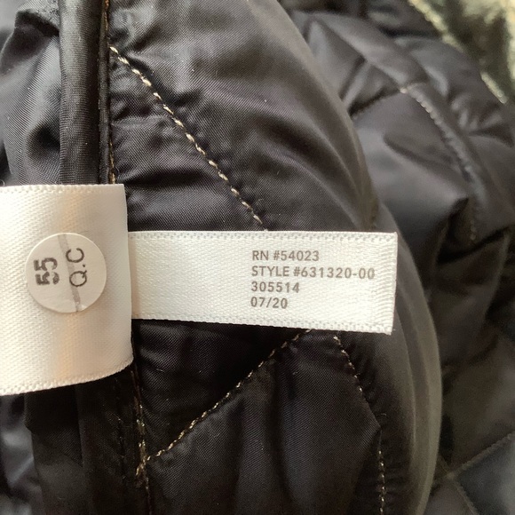 Athleta Whisper Featherless Vest Velvet Metallic Coffeehouse Sage Green - Picture 7 of 8